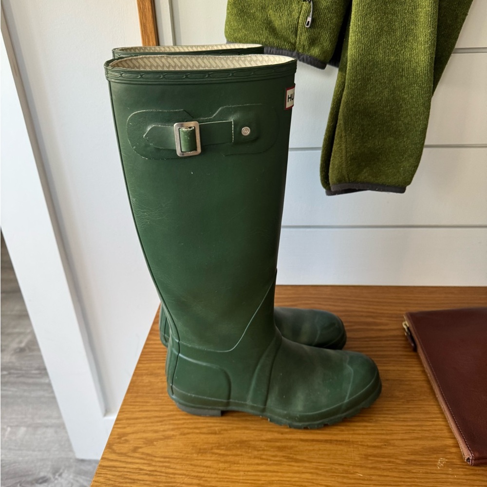 Hunter White Logo Rain Boot Interior Label - Picture 2 of 3